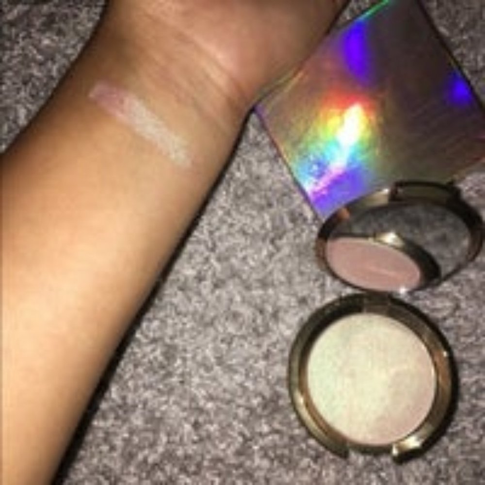 BECCA COSMETICS Opal Flashes Jade Highlighter